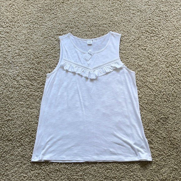 GAP Tops - NWT Gap ruffled tank